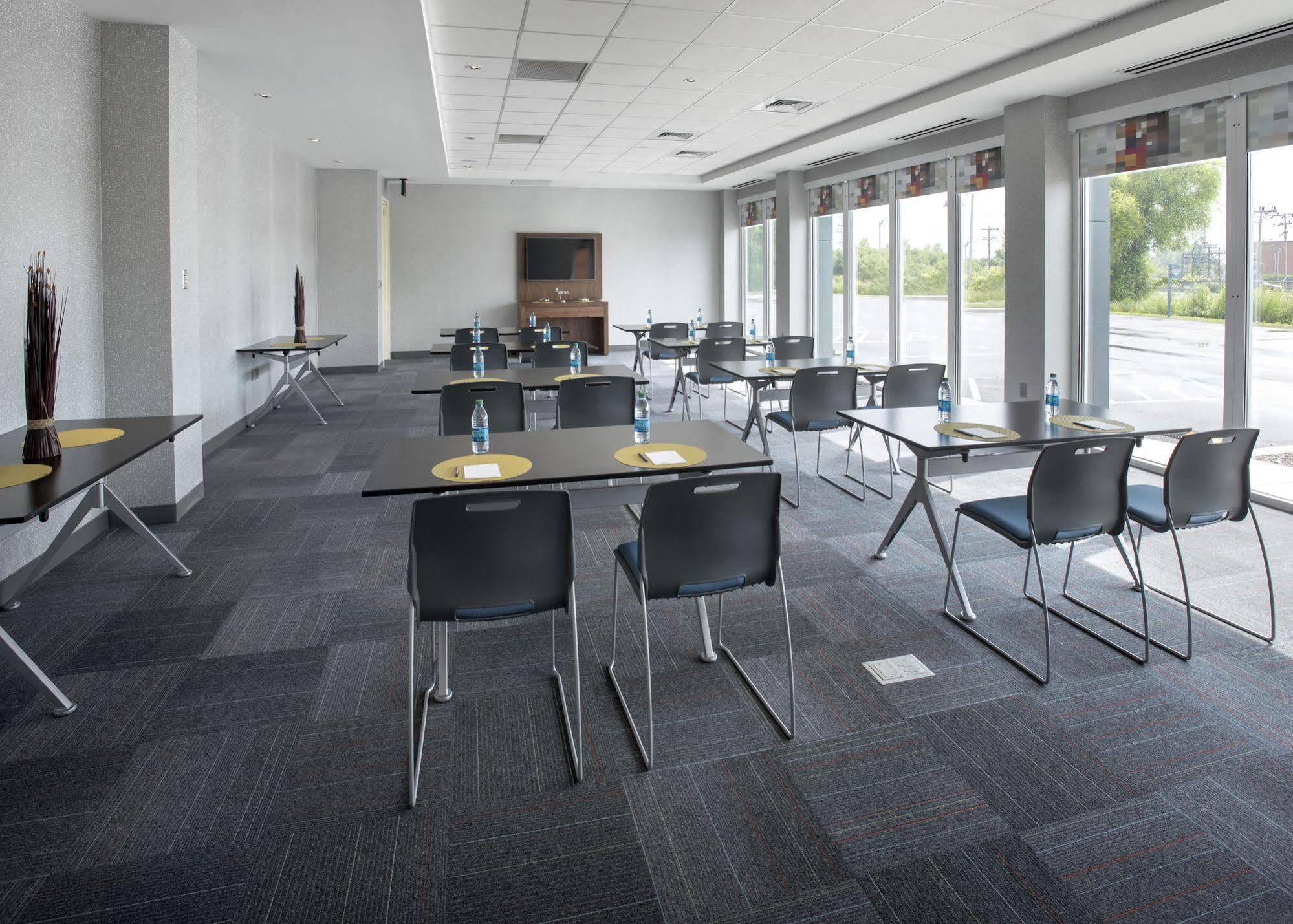 Aloft Buffalo Airport Чіктоваґа Екстер'єр фото